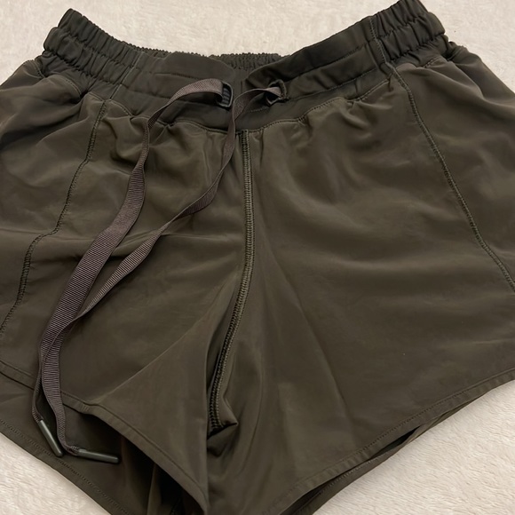 LULULEMON HOTTY HOT SHORTS - Picture 2 of 12